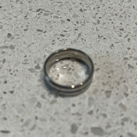 Great looking 8mm stainless steel ring - Picture 2 of 5